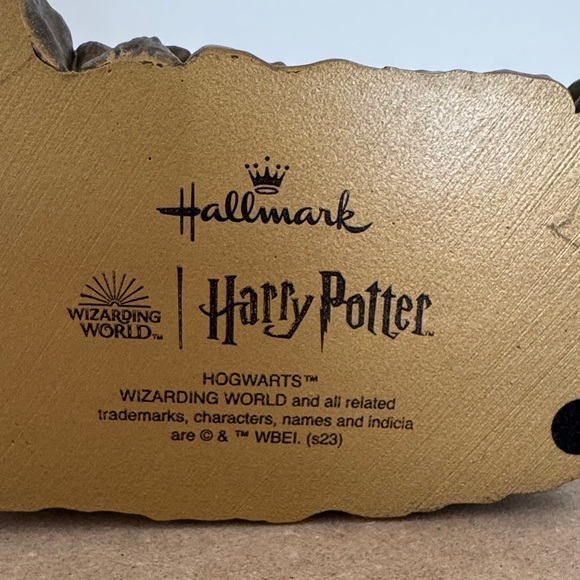 Hallmark Hogwarts Perpetual Calendar - Picture 2 of 6